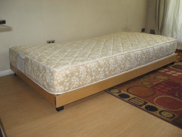 Foto Vendo cama americana cic 1 plaza 1/2 con colchon de resortes