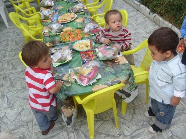 Foto Arriendo de sillas y mesas para cumpleaños infantiles