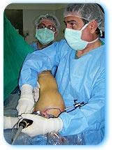 Foto Camilo azar saba es un médico traumatólogo y ortopedista