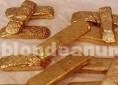 Foto La venta de polvo de oro y lingotes de oro